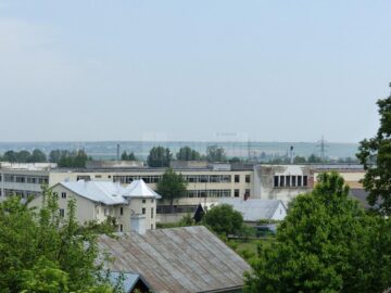 Covorul fermecat de Siret a zburat din oraș cu peste 4.000 de locuitori
