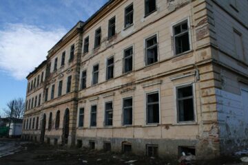 Covorul fermecat de Siret a zburat din oraș cu peste 4.000 de locuitori