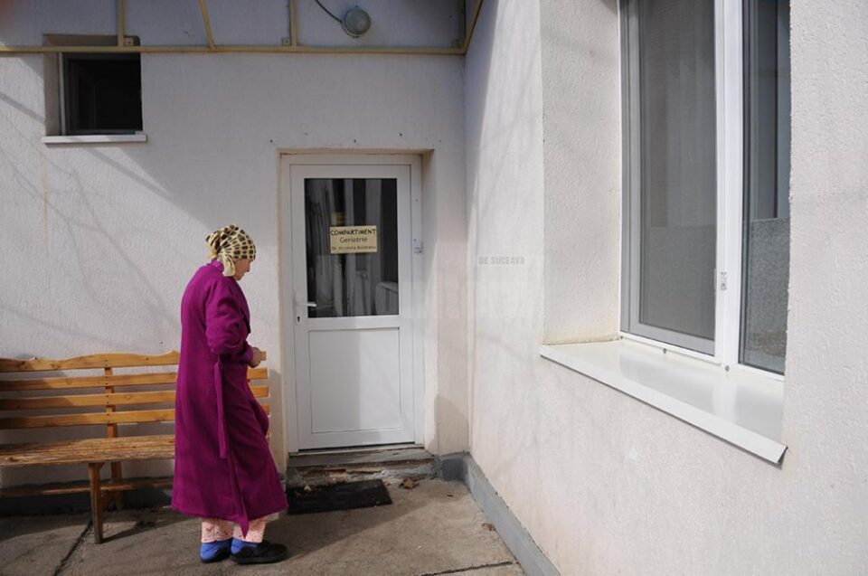O familie acuză o asistentă medicală de la secția de Geriatrie că a lovit o bătrână de 92 de ani