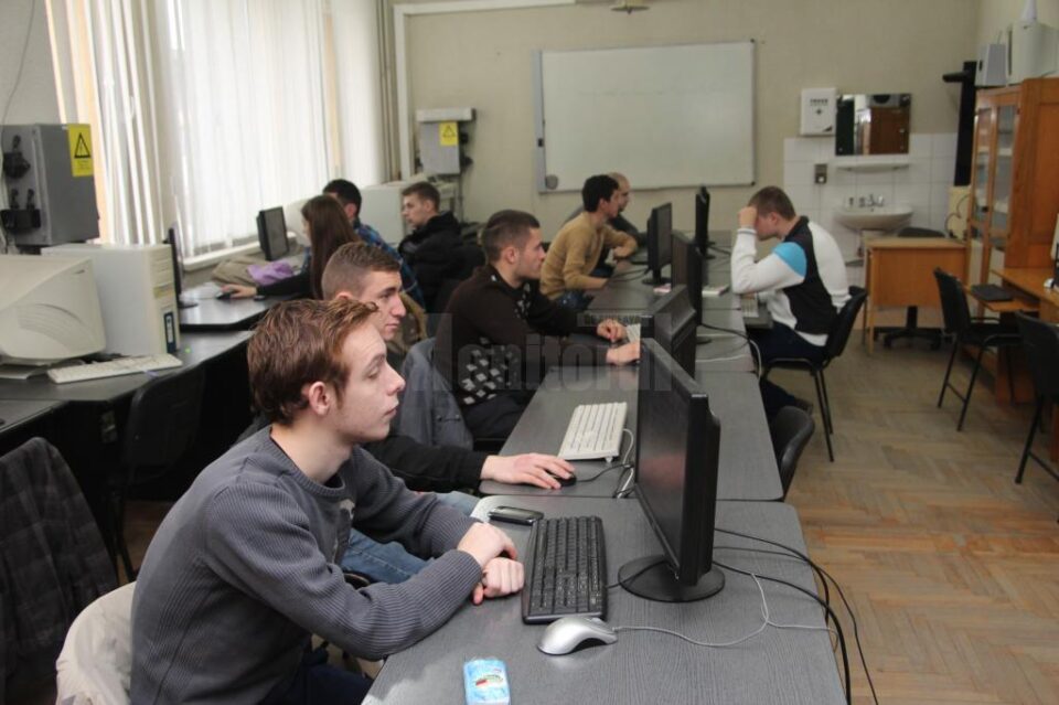 15 elevi suceveni s-au calificat la Olimpiada Națională de Informatică
