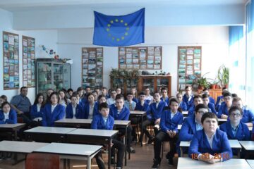 Discuții pe teme financiar-bancare cu elevii din județ