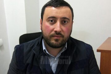 Viceprimarul comunei, Valentin Luța, îl acuză pe primarul Gheorghe Sbiera că nu s-a îngrijit de plata facturilor la energia electrică