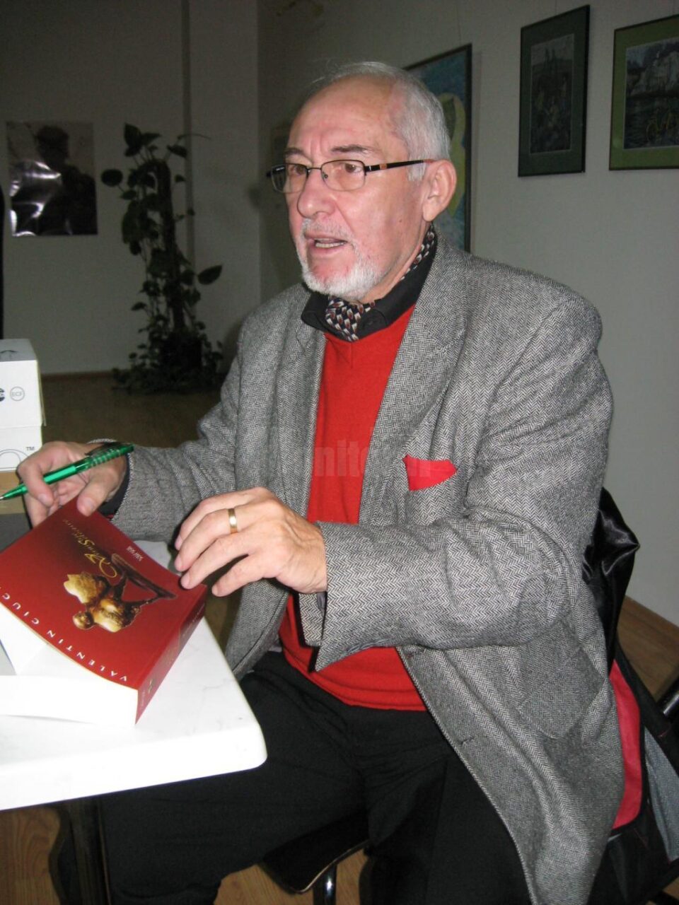 Criticul de artă Valentin Ciucă