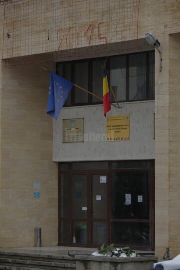 Doliul național, respectat de majoritatea instituțiilor sucevene, cu adaptări