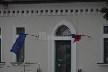 Doliul național, respectat de majoritatea instituțiilor sucevene, cu adaptări