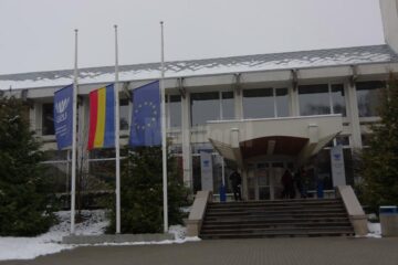 Doliul național, respectat de majoritatea instituțiilor sucevene, cu adaptări