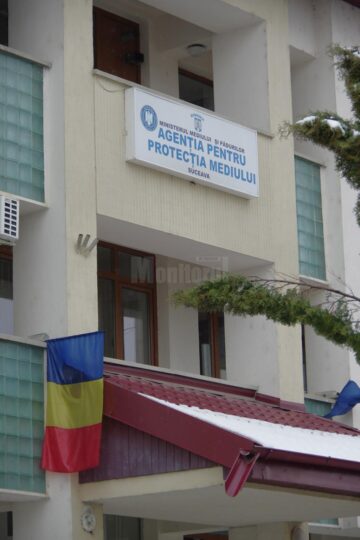 Doliul național, respectat de majoritatea instituțiilor sucevene, cu adaptări