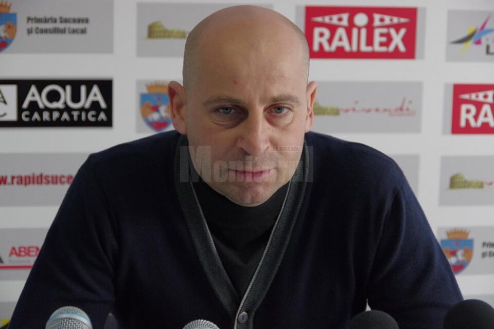 Antrenorul Costel Ilie este îngrijorat de starea gazonului de pe Areni după căderile de zăpadă de zilele trecute