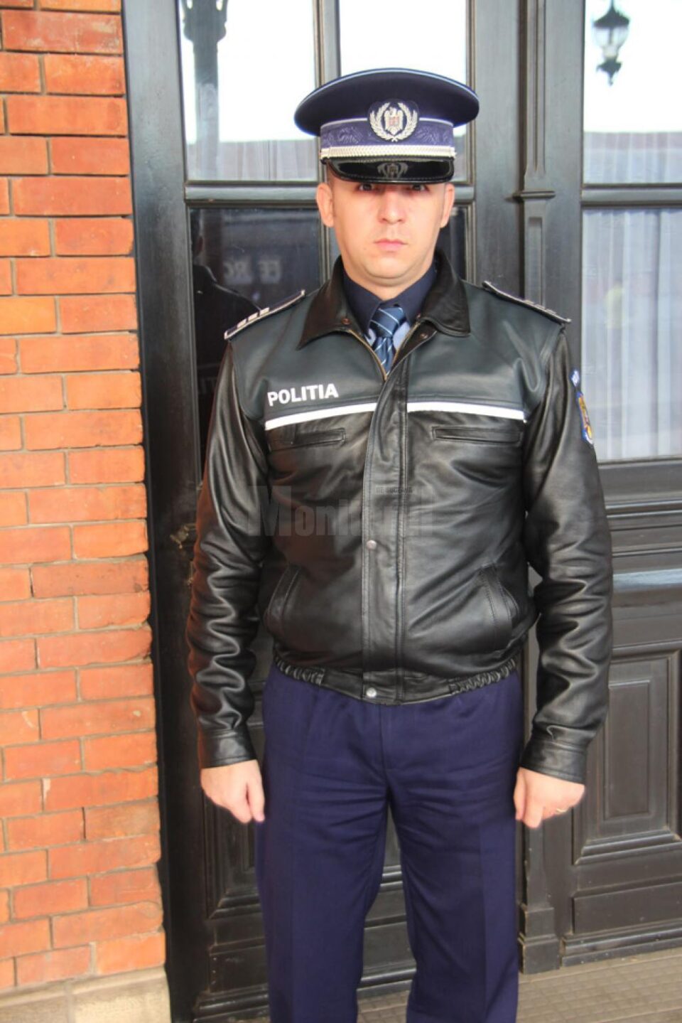 Agentul care a sărit în apa Sucevei după un hoț, desemnat „Polițistul anului”