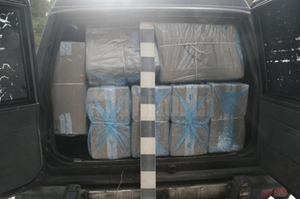 Autoturismul burdușit cu țigări de contrabandă