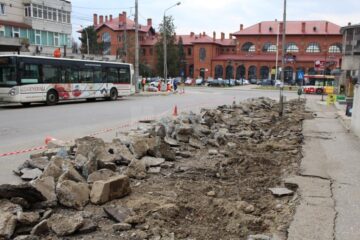 Strada din fața Gării Burdujeni va fi lărgită, pentru a fi create locuri de parcare pe ambele laterale
