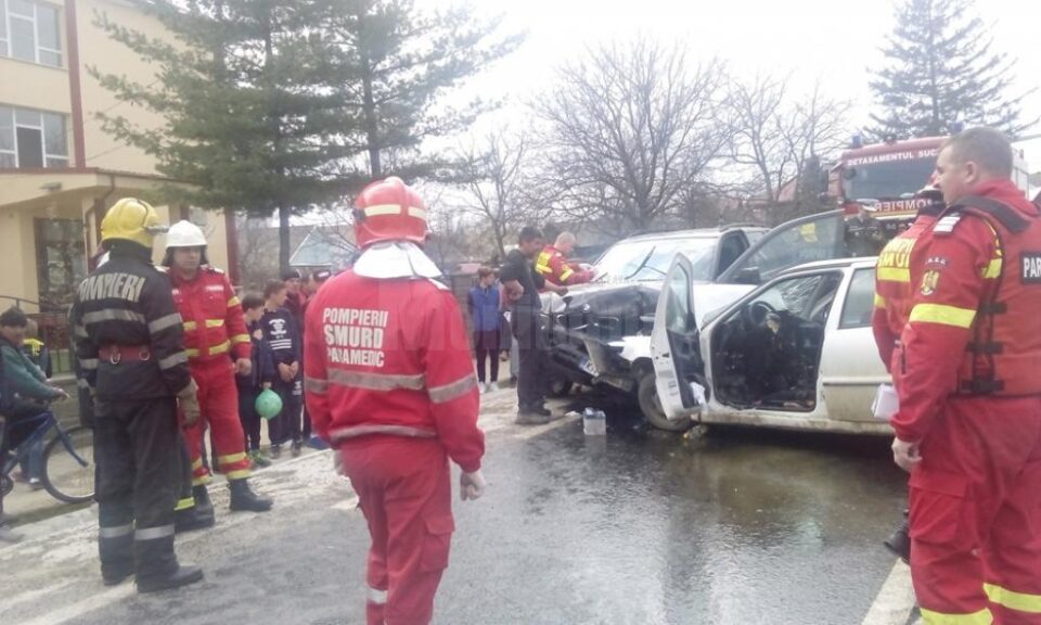 Autoturismul VW a pătruns brusc pe contrasens