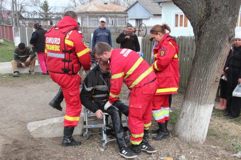 Fiul minor de pe motocicletă a fost și el preluat de ambulanță