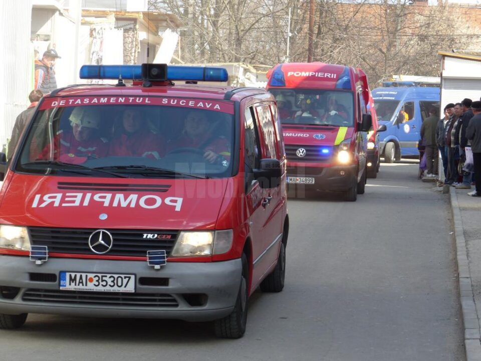 Incendiu urmat de explozii pirotehnice, în cadrul unui exercițiu tactic al pompierilor, în bazarul din Suceava