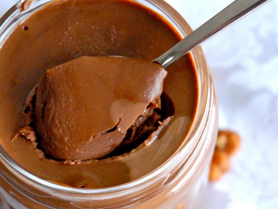 Cremă tartinabilă de ciocolată. Foto: cookbookaficionado.com