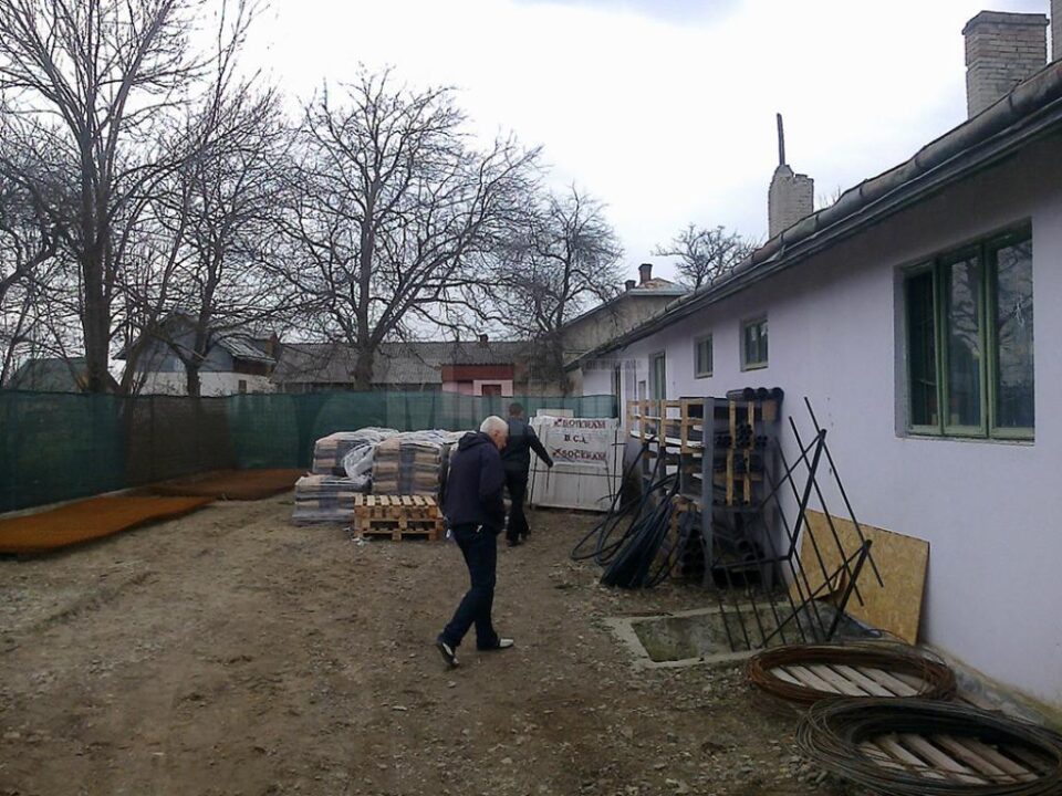 Spațiul situat în fostul magazin sătesc din Stroiești a cărui închiriere a stârnit un adevărat val de indignare în ședința de Consiliu Local