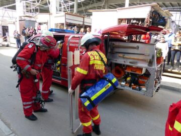 Incendiu cu victime în hala acoperită și explozii pirotehnice, scenariul unei intervenții ISU în bazarul sucevean
