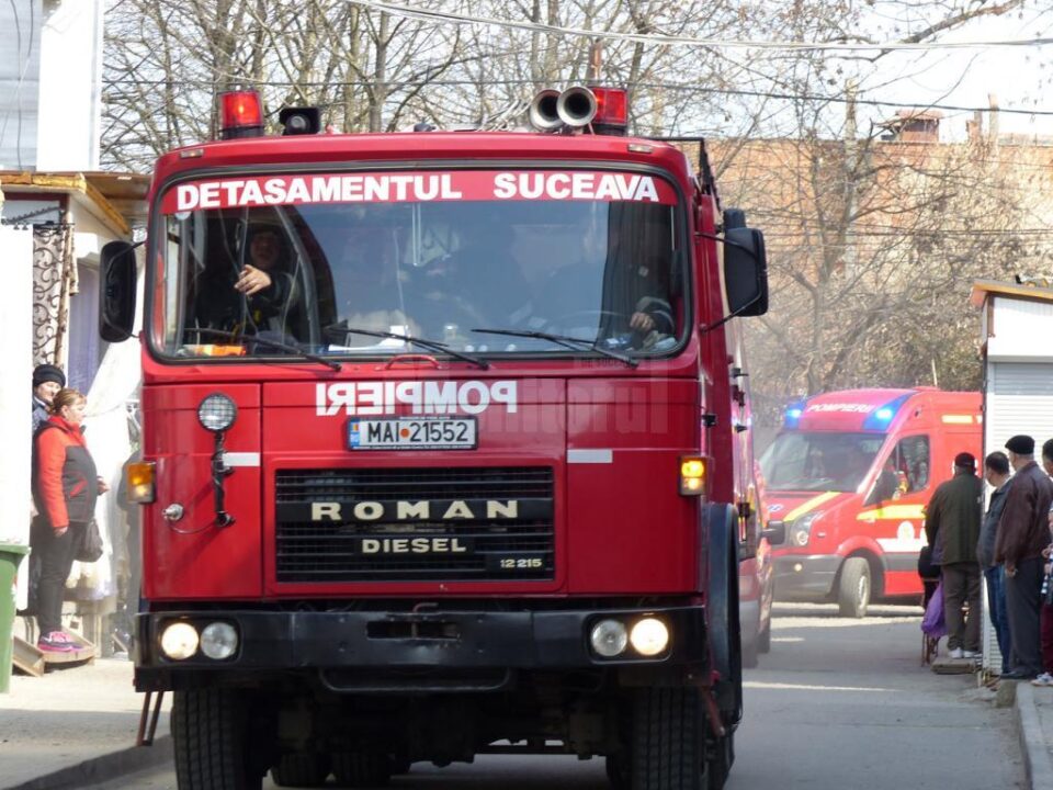 Patru autospeciale de stingere, două ambulanțe SMURD și o echipă de descarcerare au participat la simulare