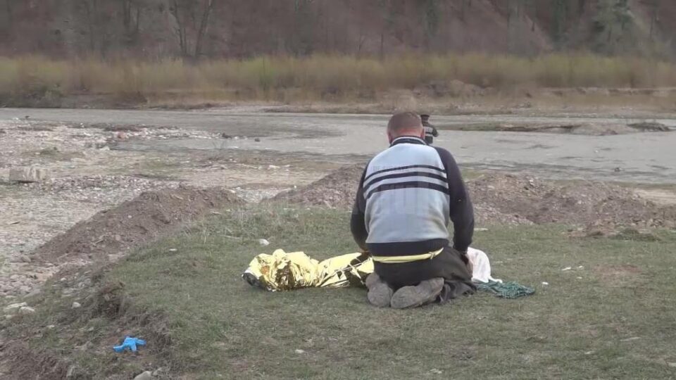 Un copil a murit înecat în râul Moldova, sub ochii altor doi copii