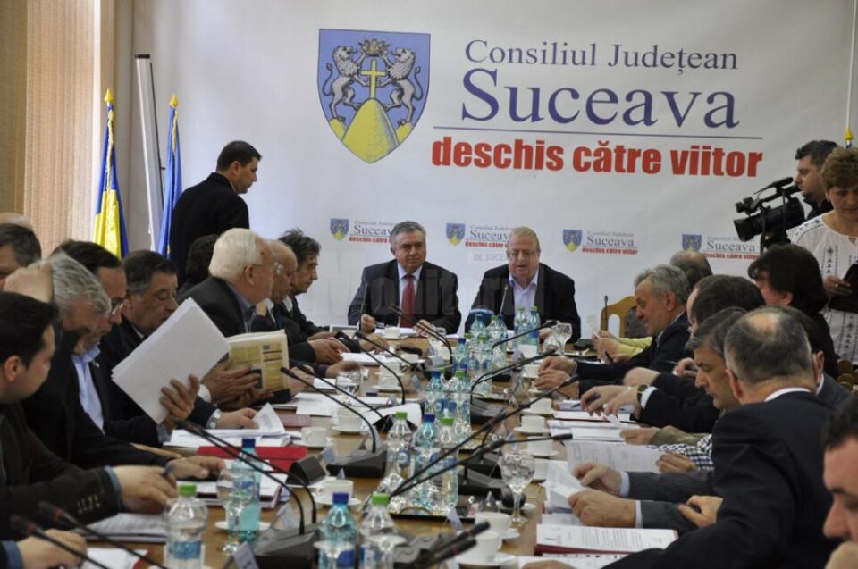 Consilierii județeni au votat cu 30 de voturi „pentru” și trei abțineri proiectul prin care CJ Suceava solicită Consiliului Local Pojorâta cele nouă hectare de teren Consilierii județeni au votat cu 30 de voturi „pentru” și trei abțineri proiectul prin care CJ Suceava solicită Consiliului Local Pojorâta cele nouă hectare de teren