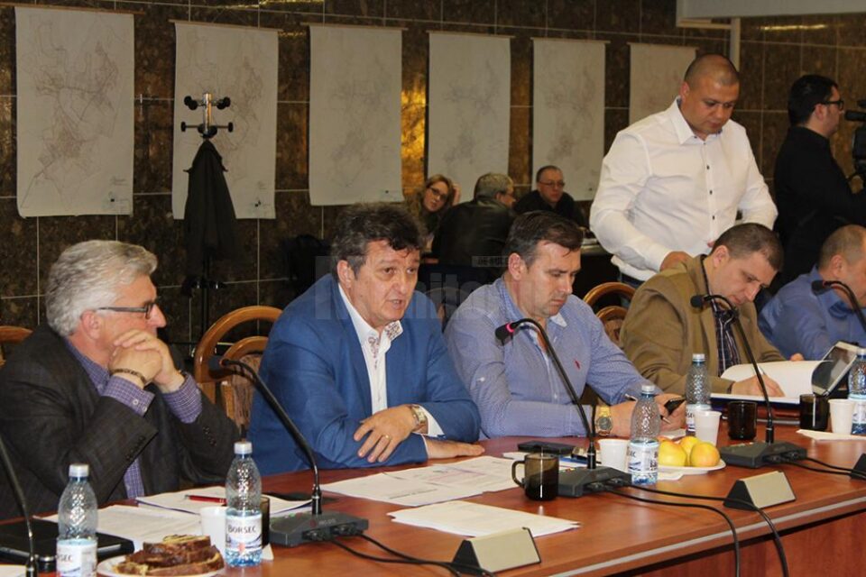 Anunțul lui Vasile Mocanu a stârnit hohote de râs incontrolabile în rândul consilierilor locali Anunțul lui Vasile Mocanu a stârnit hohote de râs incontrolabile în rândul consilierilor locali