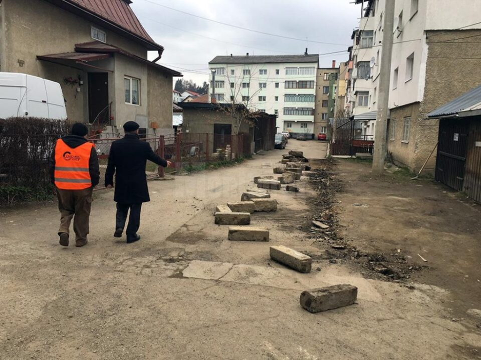 Primăria Vatra Dornei a început lucrările de modernizare a străzilor