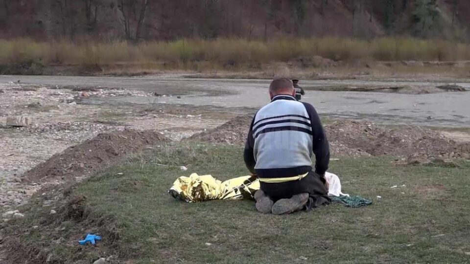 Un copil a murit înecat în râul Moldova, sub ochii altor doi copii