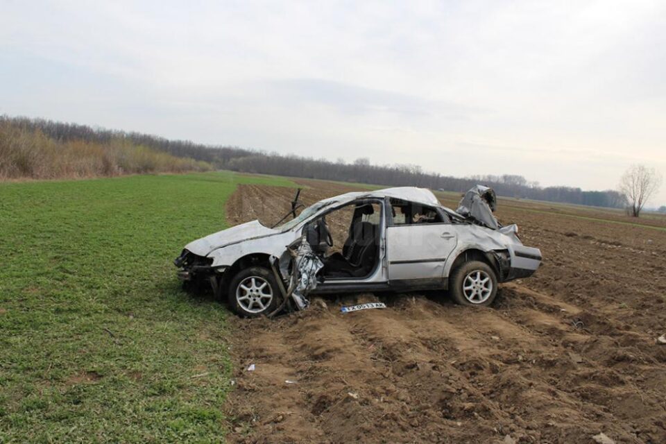 Un tânăr mort, altul rănit grav, în timp ce încercau să scape de polițiștii care îi urmăreau