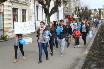 Ziua Internațională de Conștientizare a Autismului, marcată la Fălticeni printr-un marș