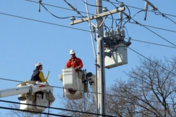 Vântul puternic din seara zilei de 1 aprilie a creat probleme serioase și în alimentarea cu energie electrică - Sursa: redesteptarea.ro
