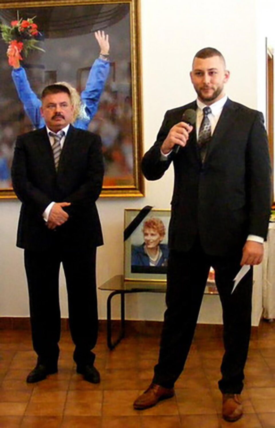 Andrei Gag luând cuvântul la festivitatea de premiere, alături de președintele FRA, Sandu Ion. foto prosport.ro