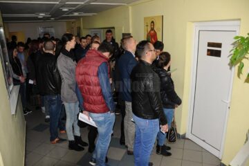 Holul IPJ Suceava s-a umplut de tineri dornici să devină agenți de poliție