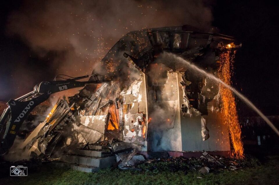 Biserica din Burla, distrusă de un puternic incendiu