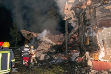 Biserica din Burla, distrusă de un puternic incendiu
