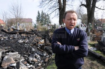 Biserica din Burla, veche de 170 de ani, mistuită de flăcări în toiul nopții