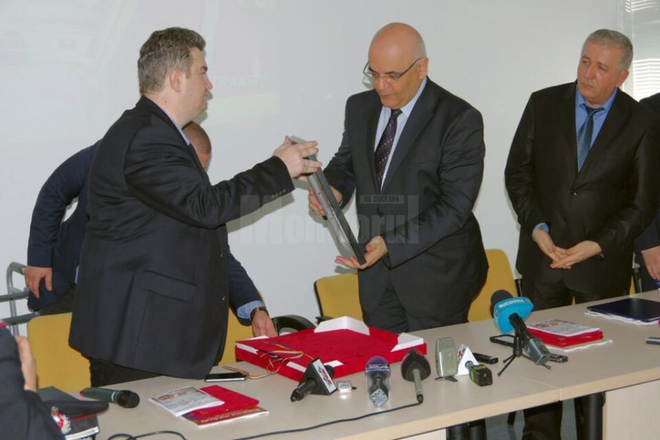 Președintele Nechifor i-a înmânat doctorului Arafat diploma de „Cetățean de Onoare al judetului Suceava”