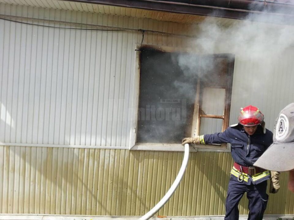 O lumânare uitată aprinsă a provocat un incendiu în gospodăria unei octogenare