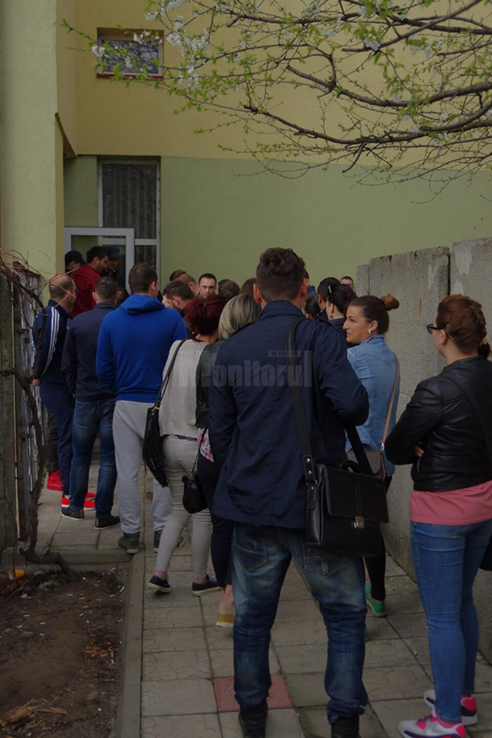 Tinerii au stat la cozi pentru a se înscrie pe tot parcursul acestei săptămâni