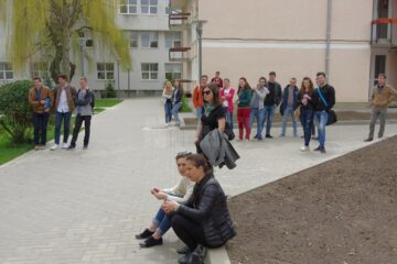 Concert de folk surpriză în campusul Universității „Ștefan cel Mare”
