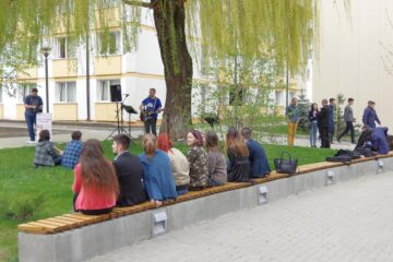 Concert de folk surpriză în campusul Universității „Ștefan cel Mare”