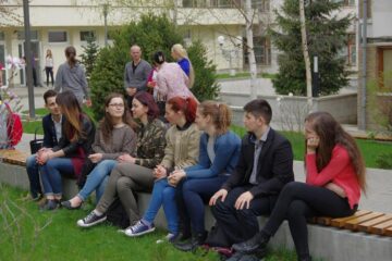 Concert de folk surpriză în campusul Universității „Ștefan cel Mare”
