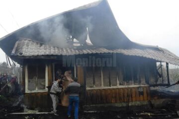 Casa afectată de incendiu