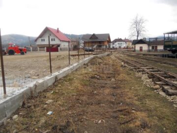 Gardul ridicat ilegal de vecin pe un teren aparținând domeniului public