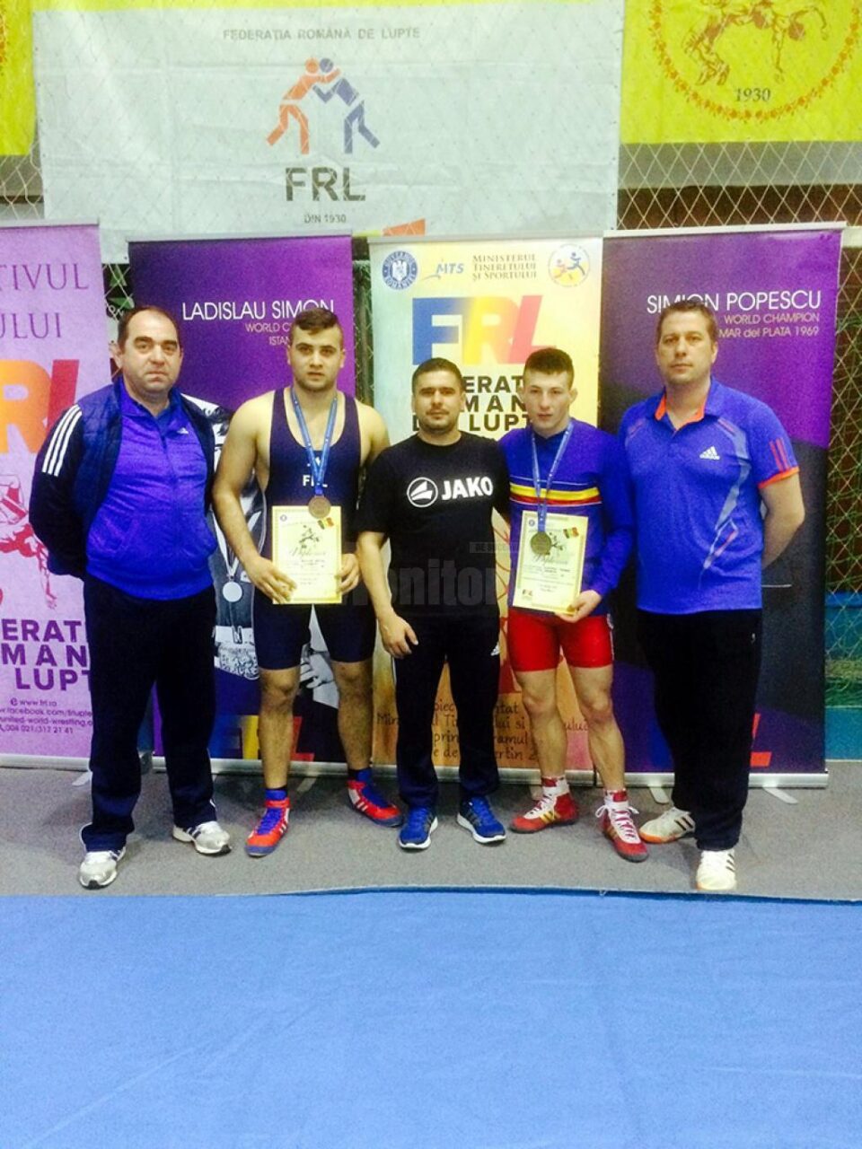 Teodor Horătău și Daniel Blănari, alături de antrenorii Valerică Gherasim, Andrei Bolohan și Daniel Ciubotaru Teodor Horătău și Daniel Blănari, alături de antrenorii Valerică Gherasim, Andrei Bolohan și Daniel Ciubotaru