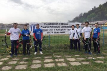 Arcași de la CSM Suceava, alături de antrenoarea Roza Deneș