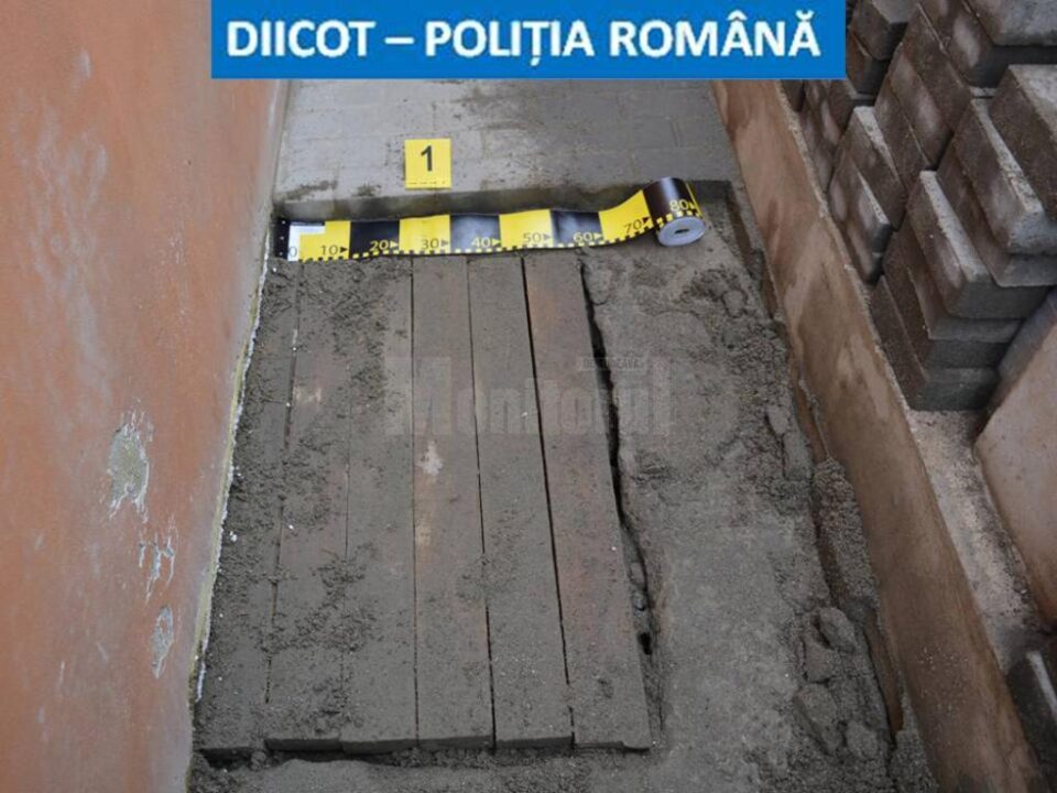 Sume mari de bani, țigări de peste 100.000 de euro și mașini, ridicate de la o grupare de contrabandiști