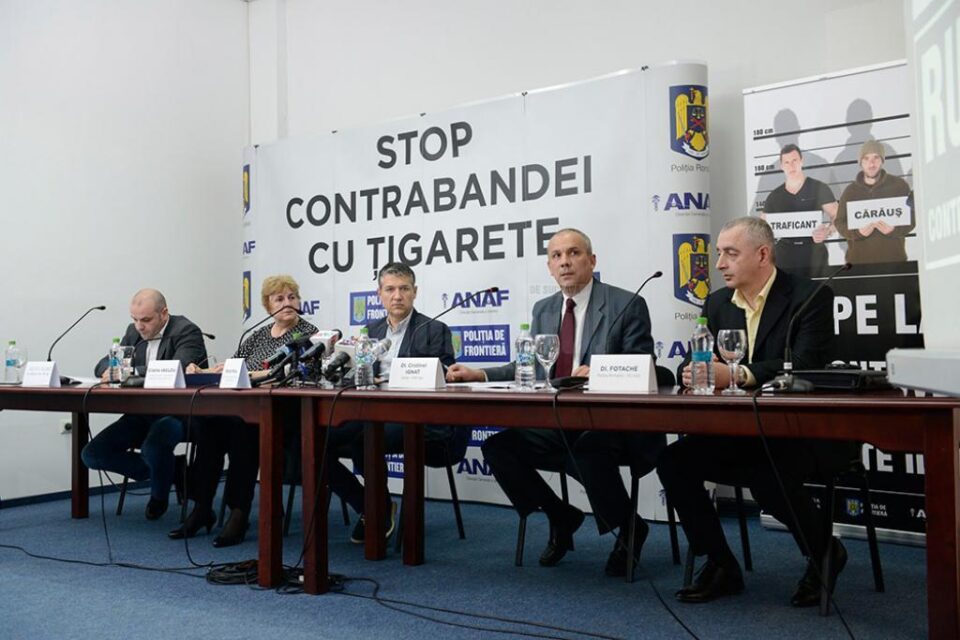 „Rupe lanțul! Contrabanda cu țigarete este ilegală!”
