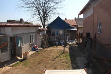Marfă de contrabandă confiscată din depozite clandestine, în jurul Pieței Centrale din Suceava