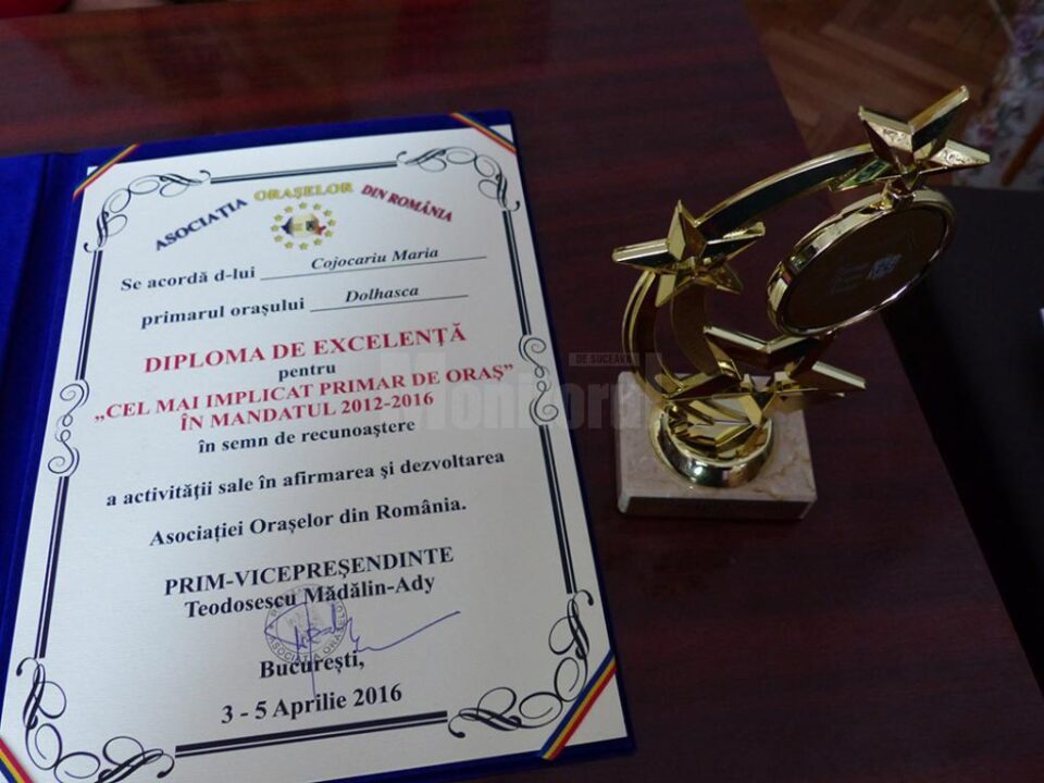 Distincțiile primite de primarul din Dolhasca, Maria Cojocariu, din partea Asociației Orașelor din România