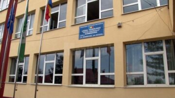 Școală pe șantier, printre moloz și muncitori, la liceul din Dumbrăveni